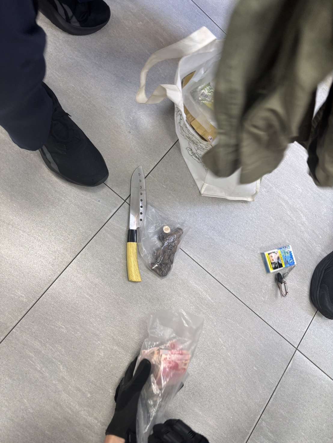 德籍男清晨持刀連搶中壢2超商、賣場 犯案動機曝光 IMG 3547 0 0