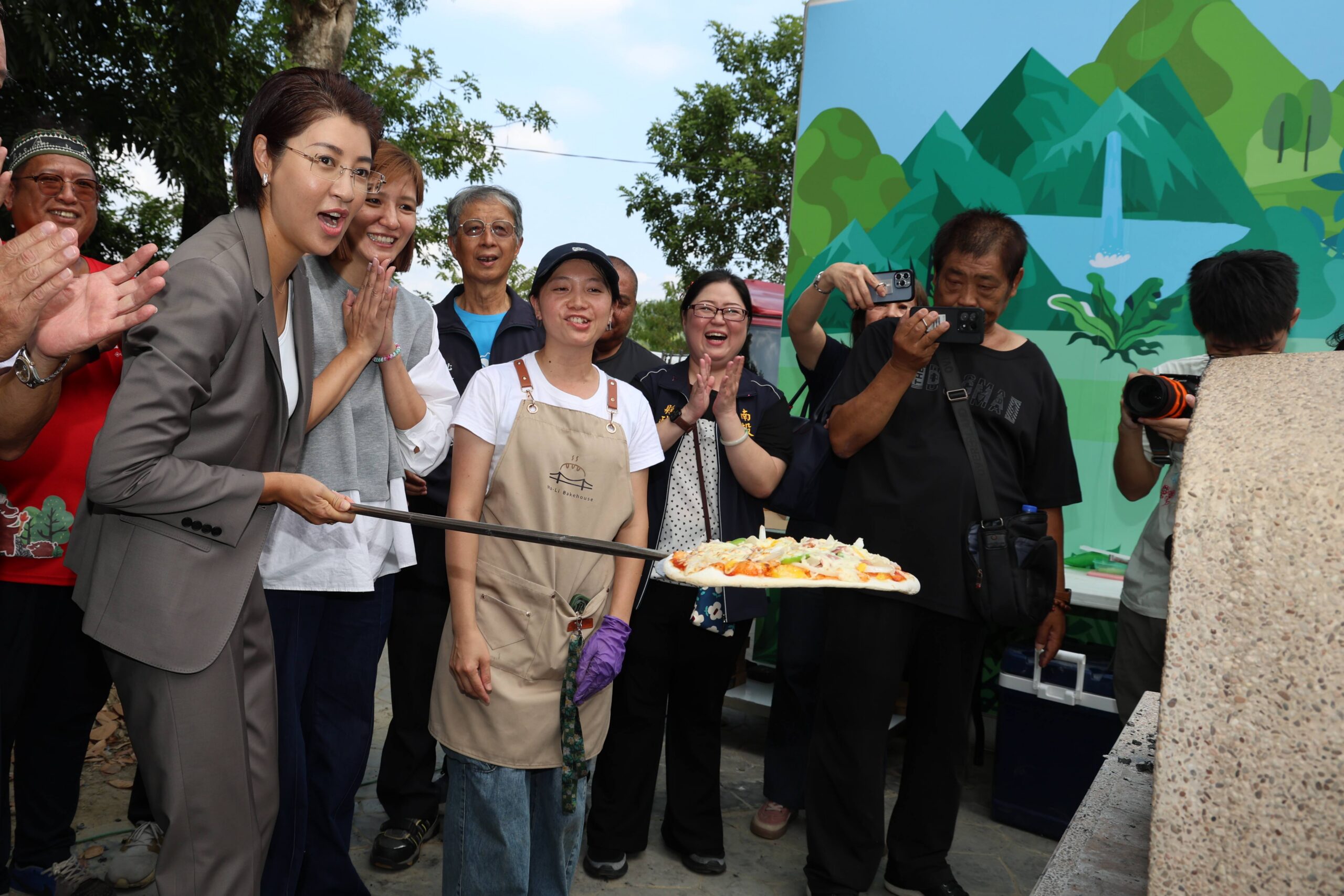 南投原之驛千人烤肉派對、獵人盃射箭賽及烤豬職人合作社揭牌、開業場面盛大 南投原之驛千人烤肉派對、獵人盃射箭賽及烤豬職人合作社揭牌、開業場面盛大