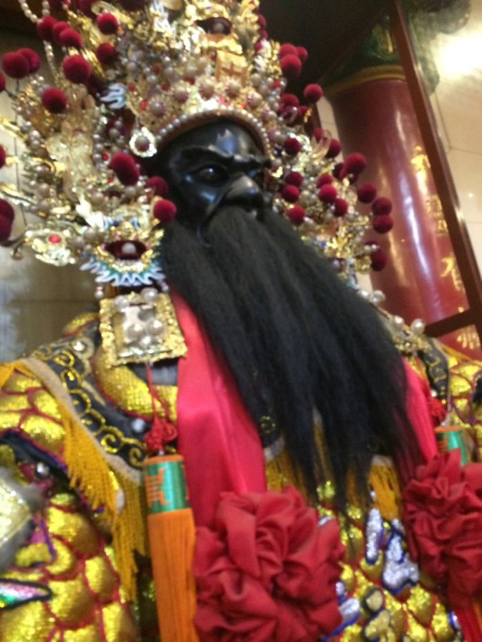 《圖說》保元宮內尚有乾隆41年供案(頂桌)、百年神將等歷史文物，值得駐足觀賞。〈民政局提供〉