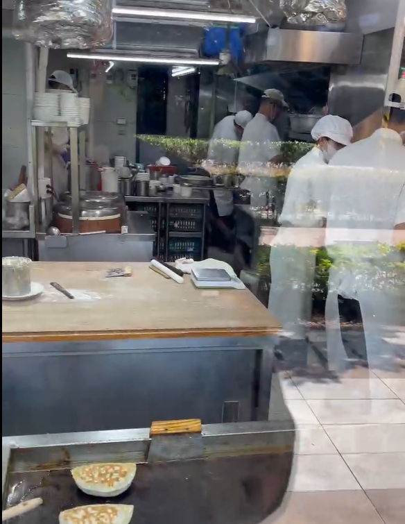 《圖說》廚房的透明玻璃讓過路客看到廚房,屬於「外明堂引氣入內」。〈陳怡誠提供〉