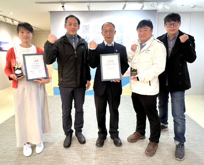 《圖說》樟樹國際實創高中與竹林中學雙雙榮獲「未來教育企業特別獎」。〈教育局提供〉