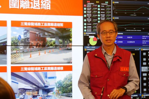 《圖說》交通局副局長朱建全指出因應春節連假,新北市大眾運輸服務不打烊。〈交通局提供〉