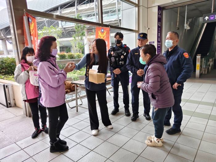 《圖說》「機動派出所」機動派出所的設置，期盼讓民眾在安心、順暢的環境中，平安歡度農曆春節。〈三重分局提供〉