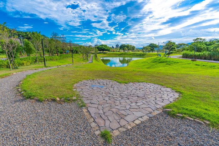 《圖說》強化柑園河濱公園的排水機能與景觀設計，並融入生態植栽與動感設施，活化河濱空間。〈水利局提供〉