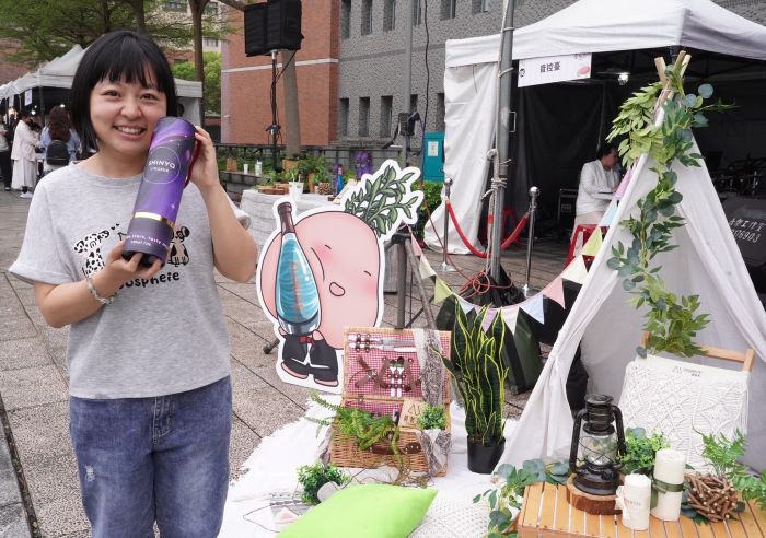 《圖說》國立臺北大學串聯三峽碧螺春與樹林酒廠跨界聯名推出特調新品「星旋酒」，展現農產加值與創新行銷的無限可能。〈農業局提供〉