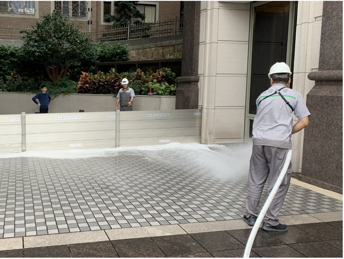 AI改寫防災搜尋 鋐沅專利防水閘門談GEO新挑戰 鋐沅專利防水閘門指出,防淹水設備除價格外,止水效果、材料耐久性與現場規劃同樣影響客戶決策。圖:鋐沅專利防水閘門提供。