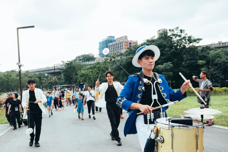 《圖說》8月1日、2日兩天，將由多組街頭藝術家帶來移動式巡演及定點演出。〈文化局提供〉