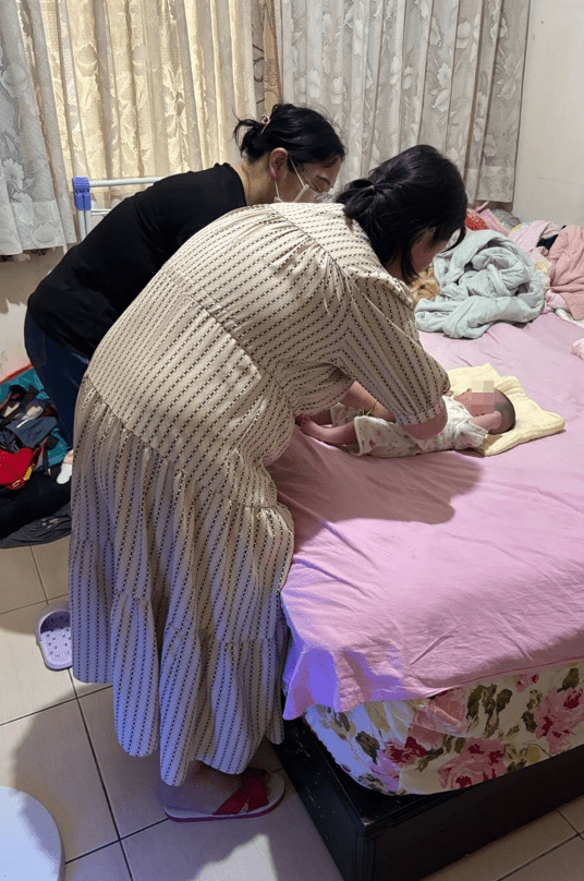 83歲婦迷途徘徊街頭 中壢警翻包找出「1物」助團圓 1000