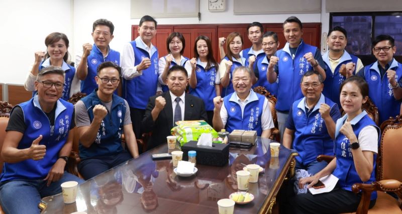 《圖說》新北市議會國民黨團今日正式表態支持吳宗憲角逐宜蘭縣長,前排右三議長蔣根煌。〈新北市議會國民黨團提供〉